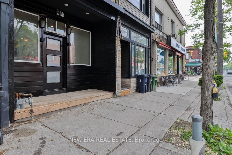 990 Dovercourt