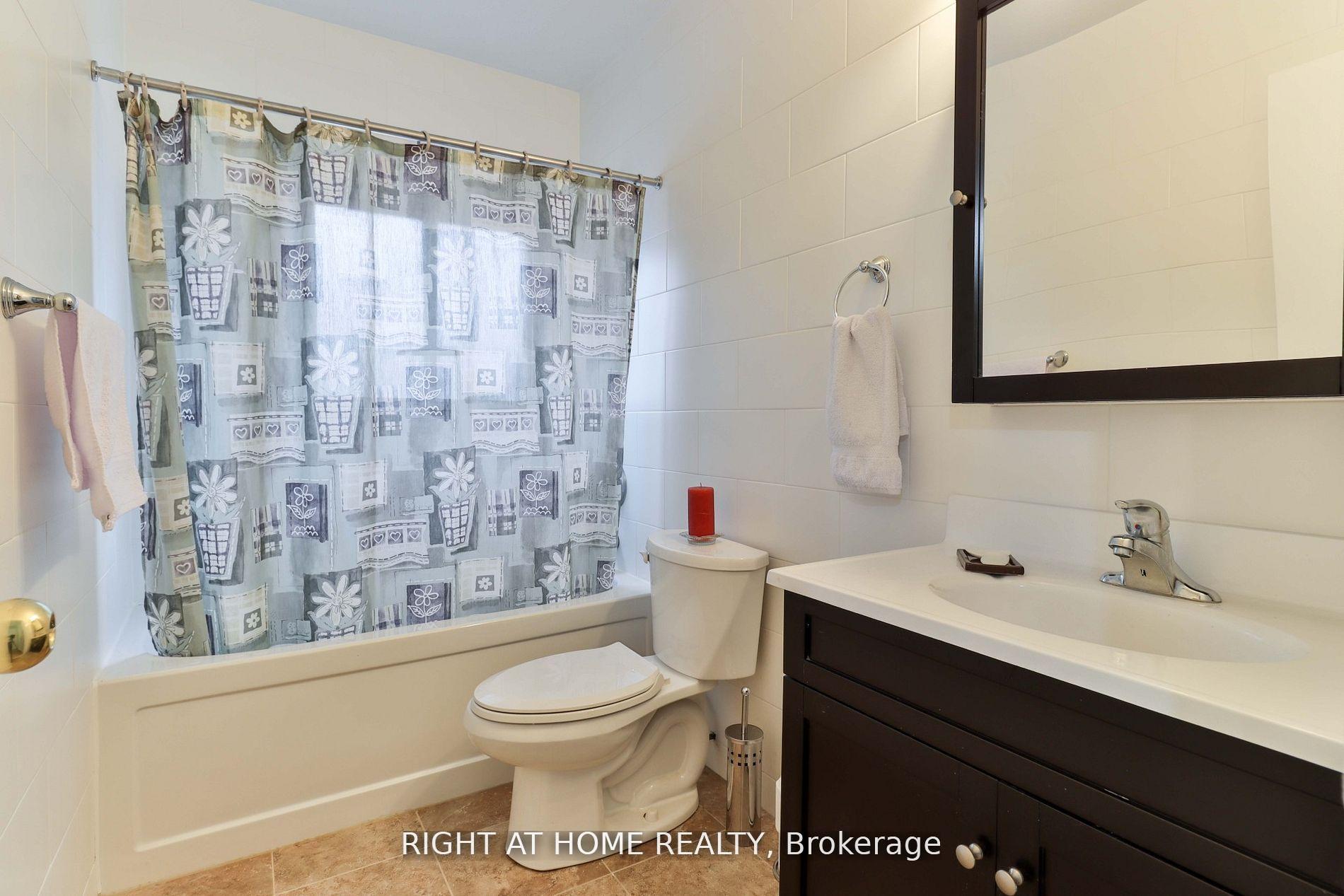 4 Bedrooms Condo at 50 Three Valleys, Toronto For sale