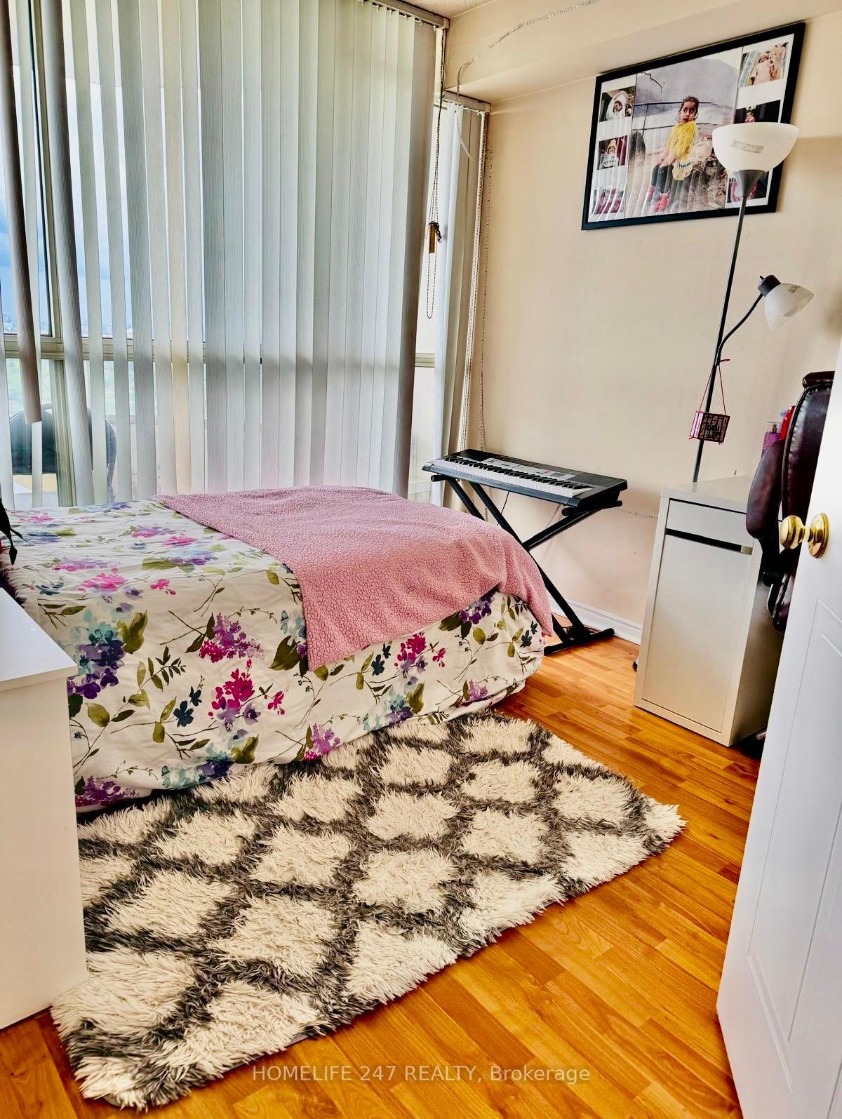 2 Bedrooms Condo at 5 Greystone Walk,  Toronto For sale