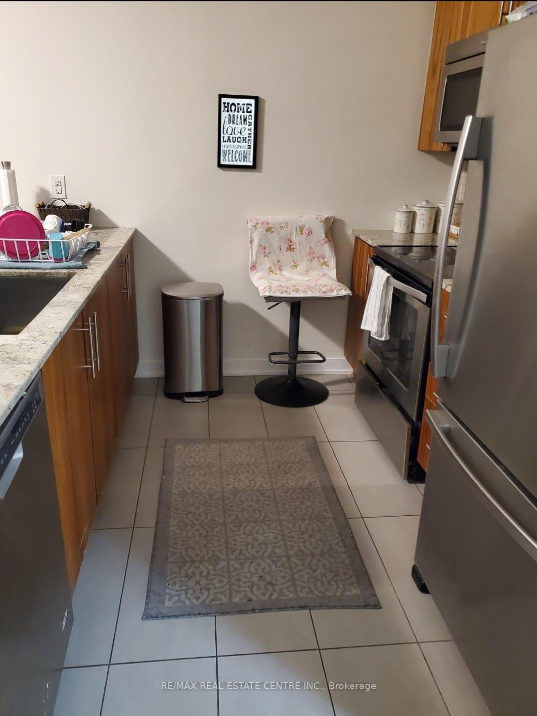 3 Bedrooms Condo at 4099 Brickstone, Mississauga For sale