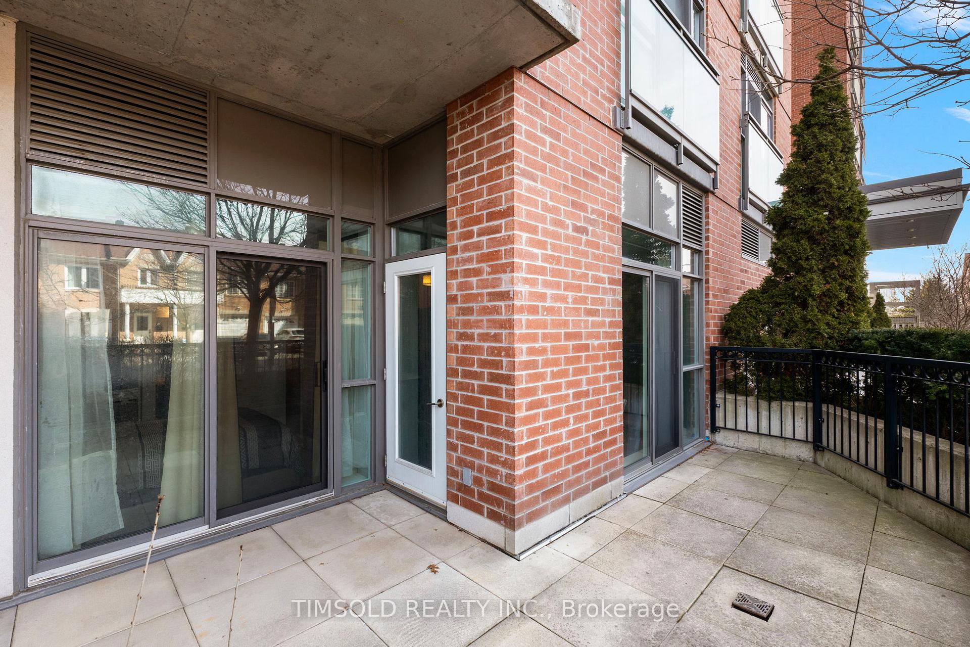 2 Bedrooms Condo at 120 Dallimore, Toronto For sale