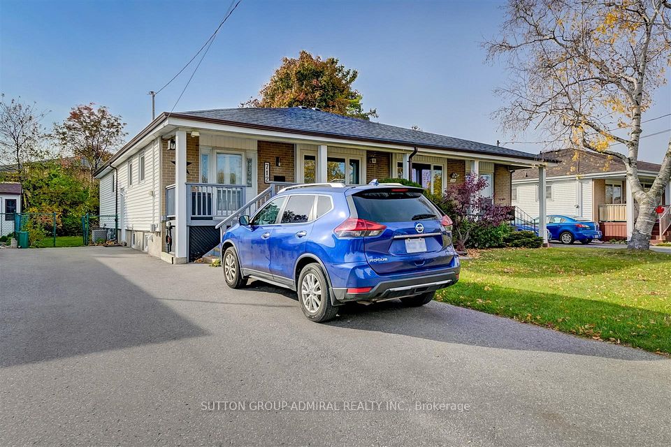 712 Leaside