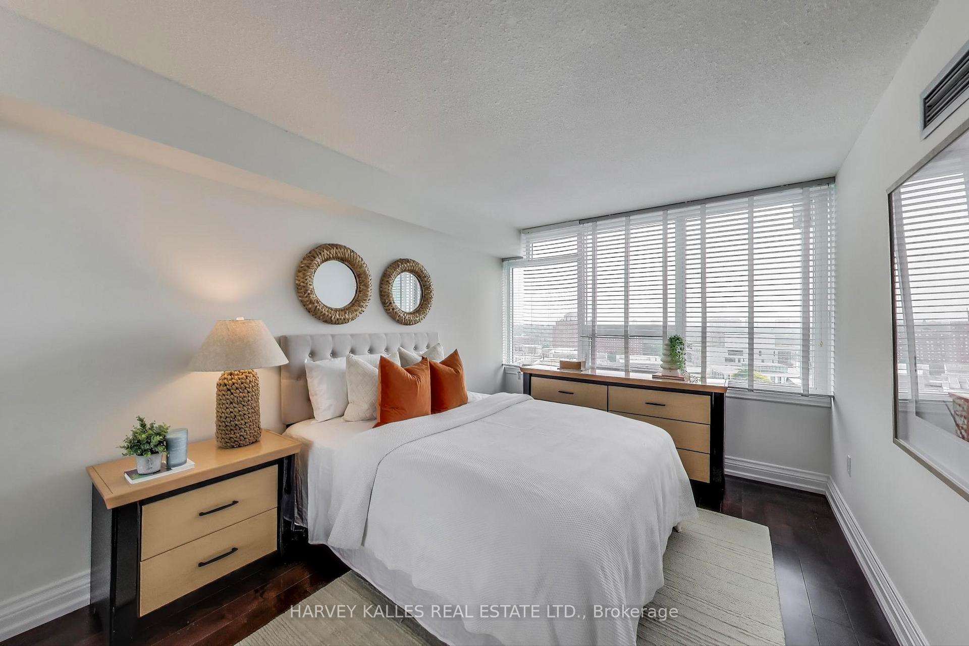 2 Bedrooms Condo at 55 Skymark, Toronto For sale