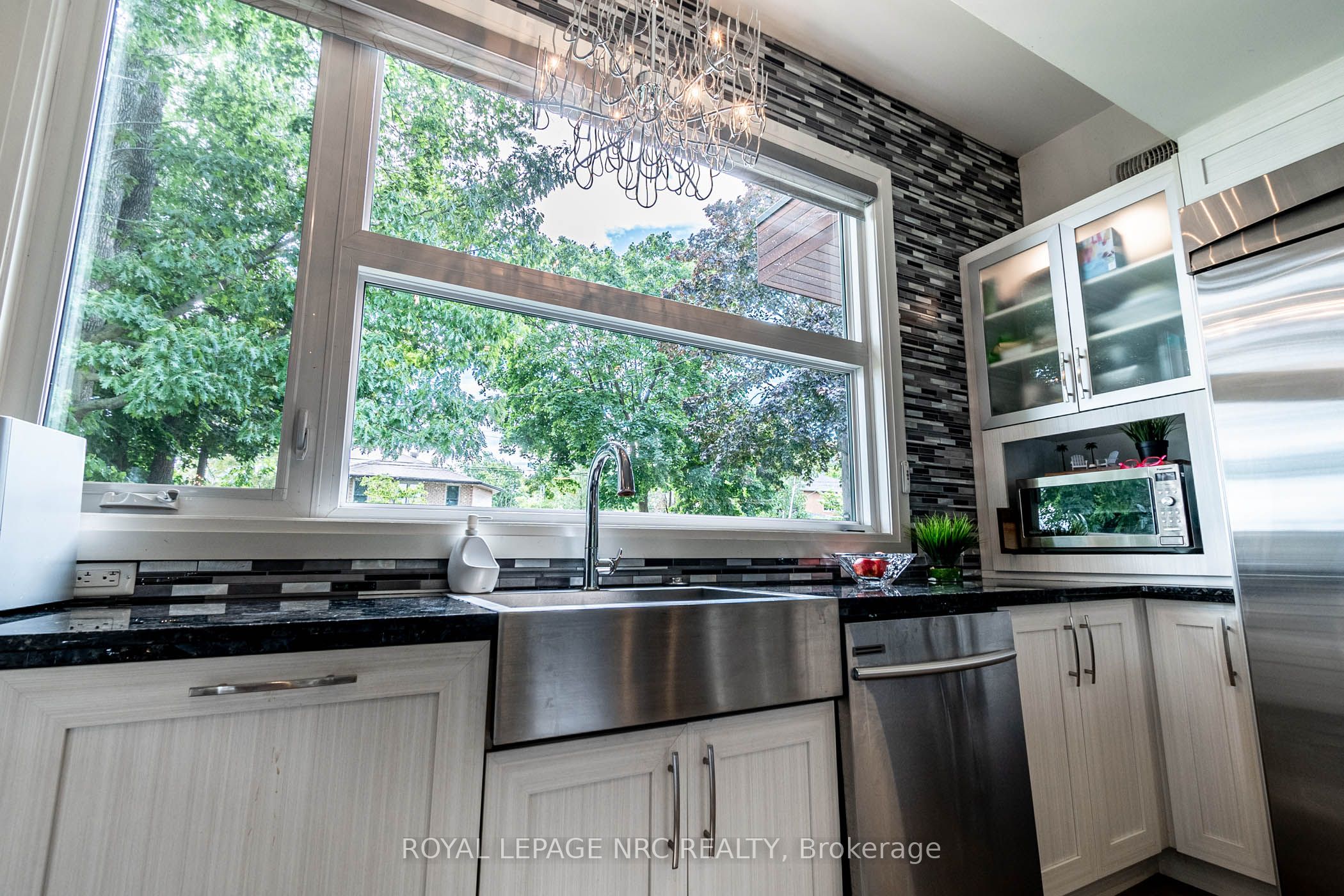 121 Teal Avenue, Hamilton, ON L8E 3B5