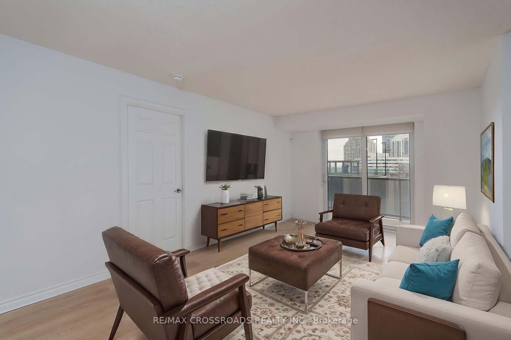 3 Bedrooms Condo at 5233 Dundas,  Toronto For sale