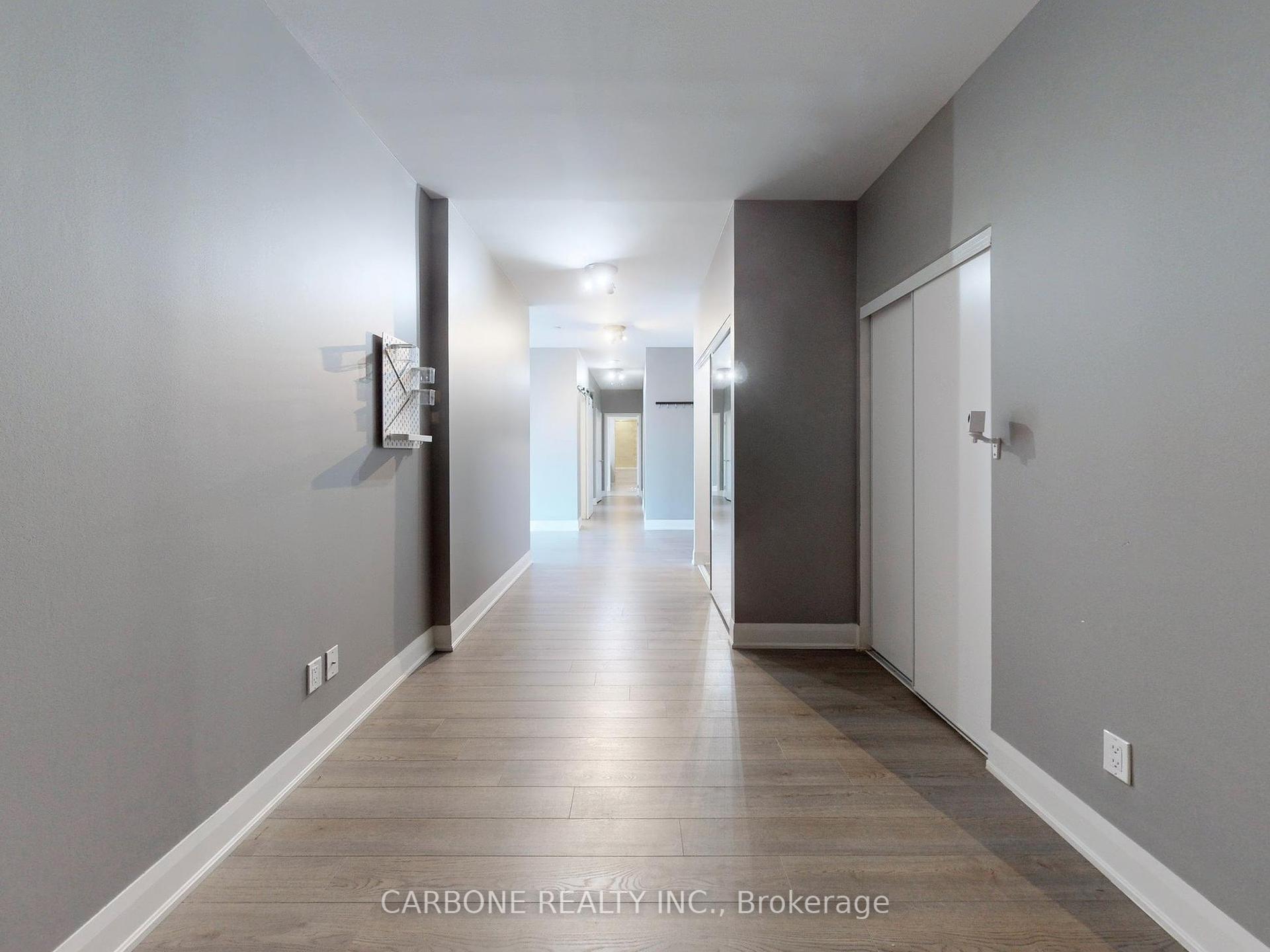 3 Bedrooms Condo at 2900 Hwy 7, Vaughan For sale
