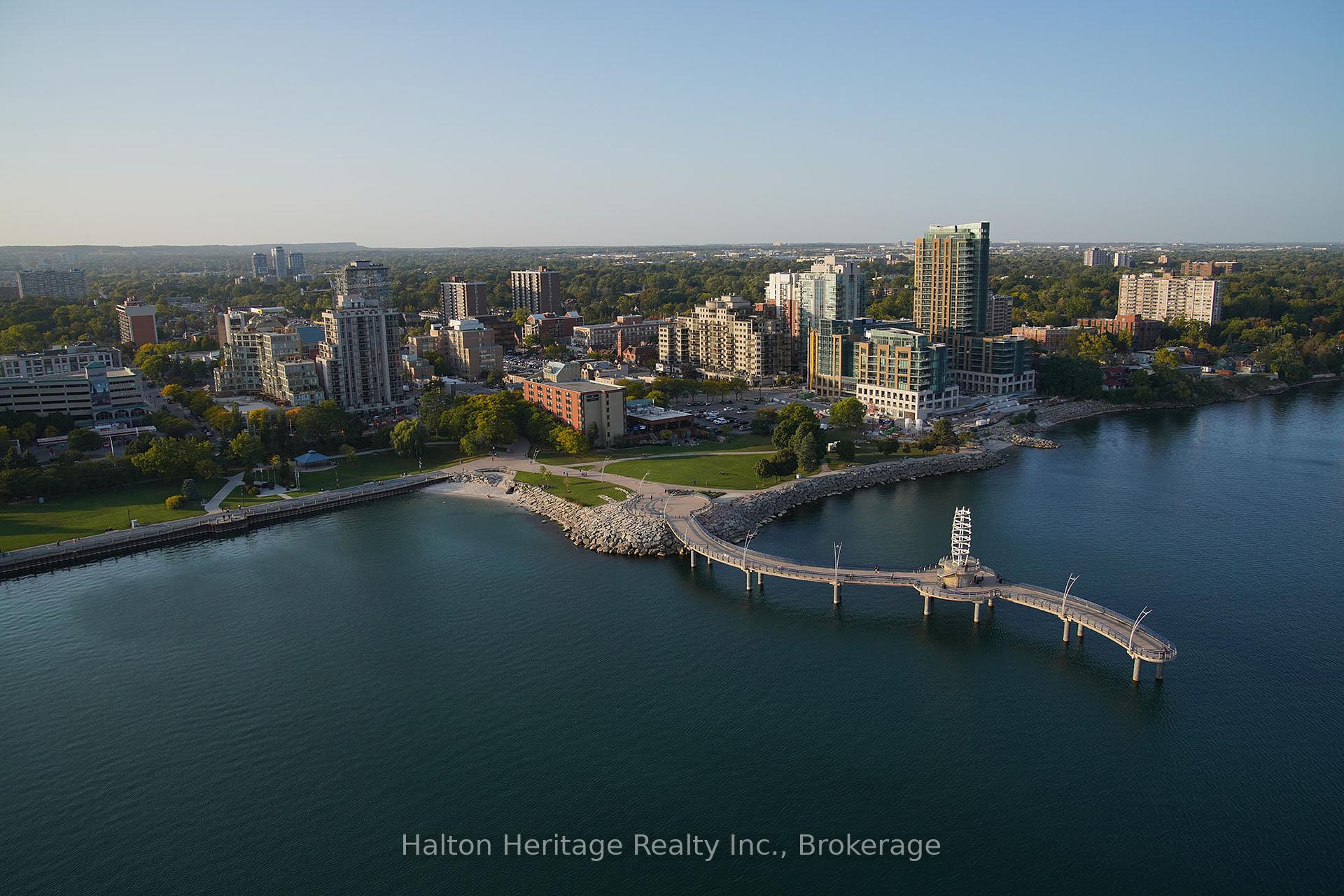 2 Bedrooms Condo at 2060 Lakeshore, Burlington For sale