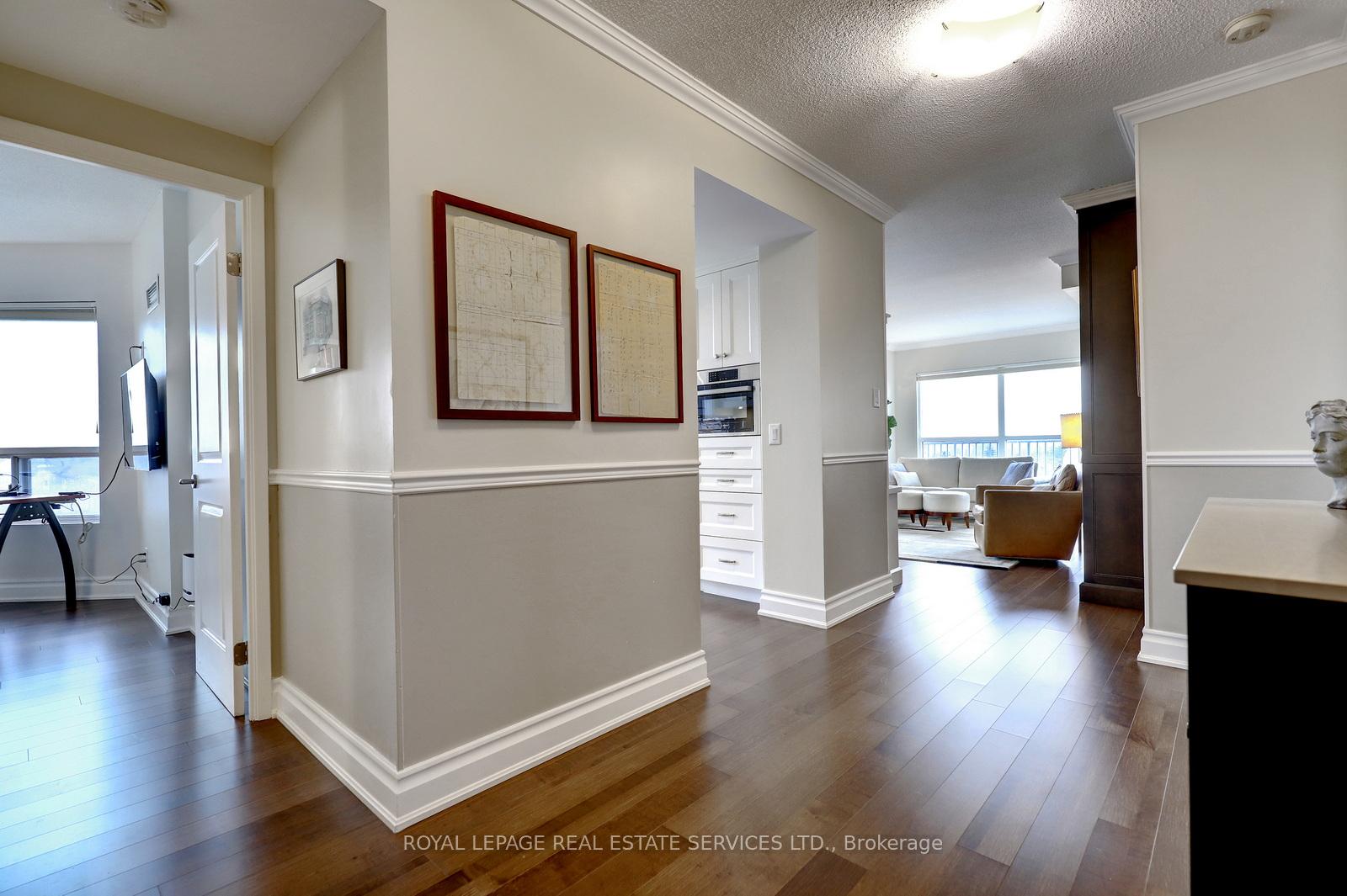 2 Bedrooms Condo at 2190 Lakeshore, Burlington For sale