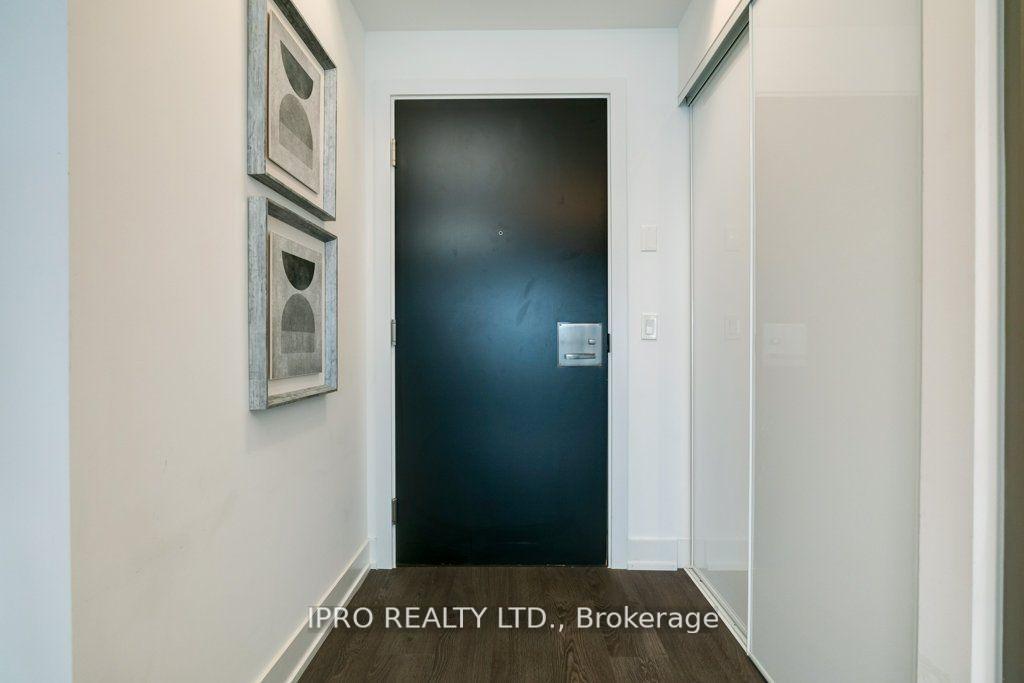 2 Bedrooms Condo at 11 Lillian, Toronto For sale
