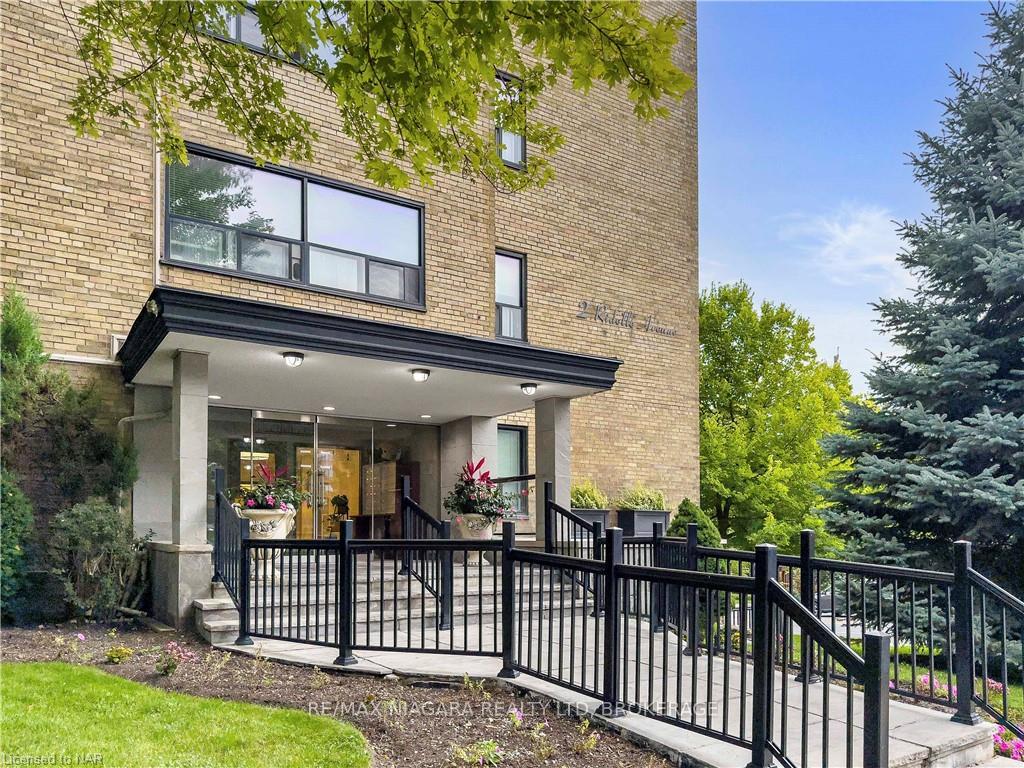 1 Bedroom Condo at 2 RIDELLE, Toronto For sale