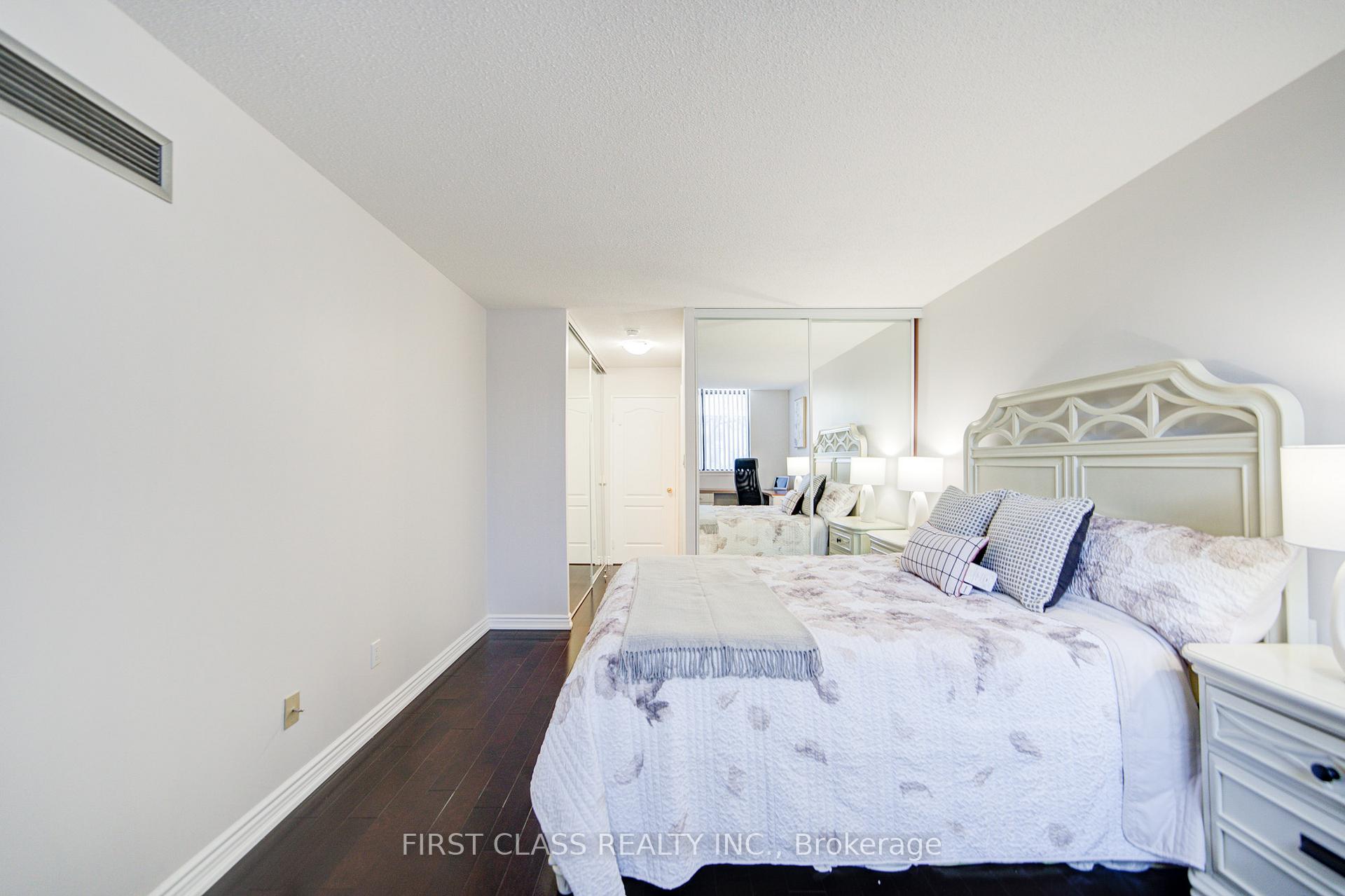 3 Bedrooms Condo at 25 Bamburgh, Toronto For sale