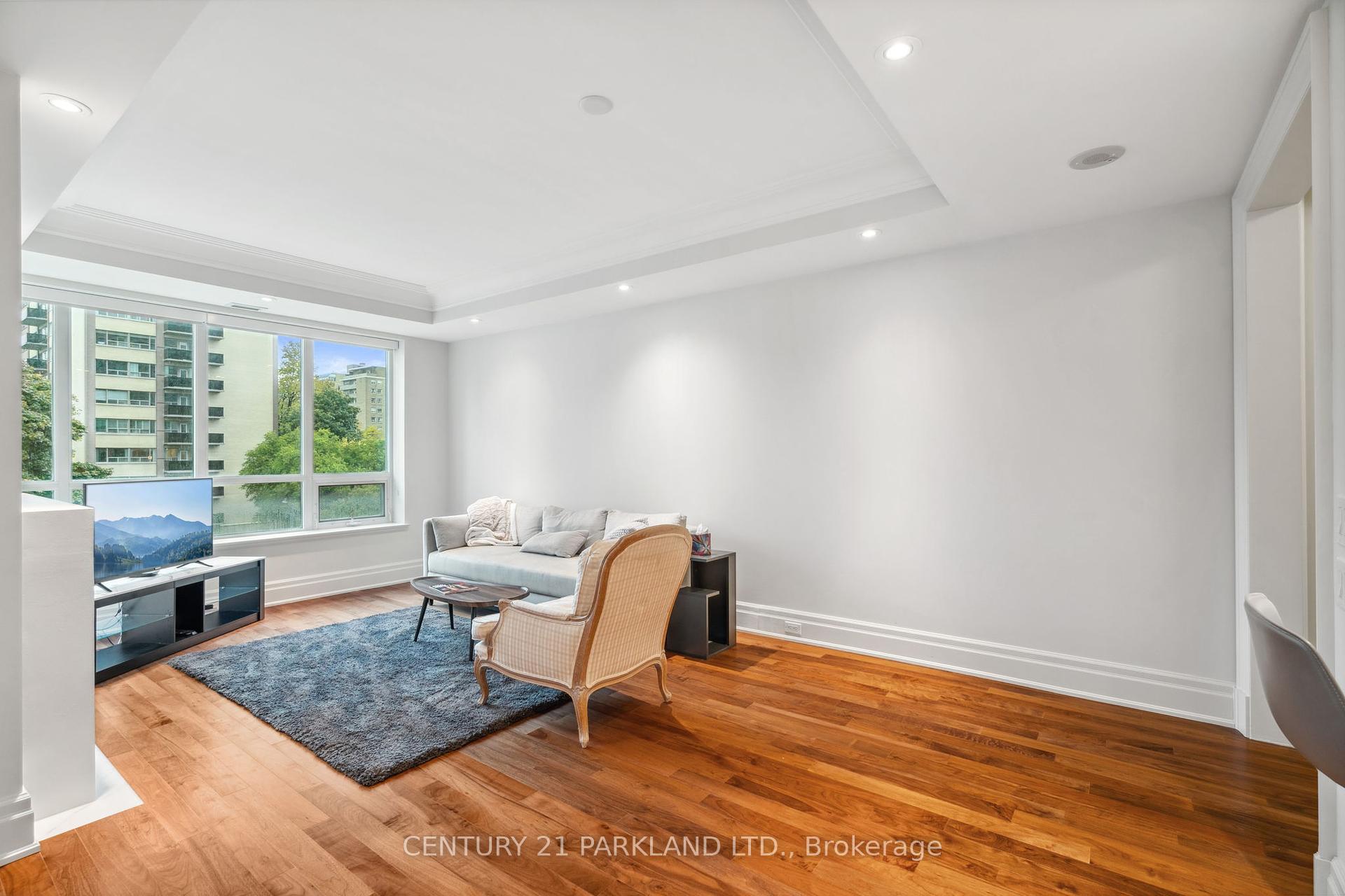 2 Bedrooms Condo at 155 St Clair, Toronto For sale