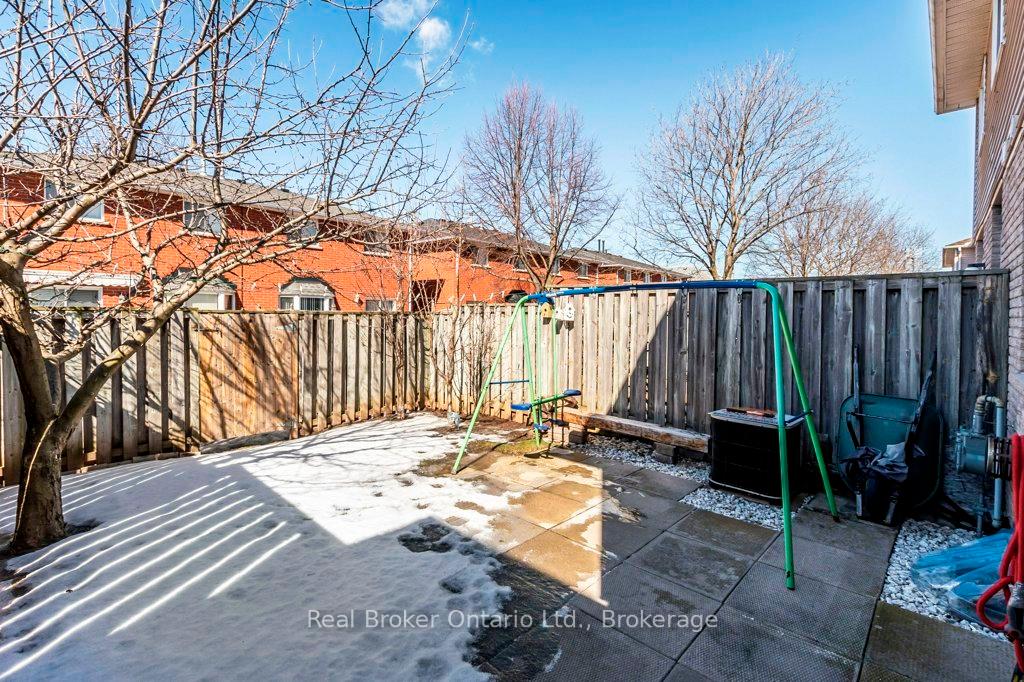 3 Bedrooms Condo at 610 Barton,  Hamilton For sale