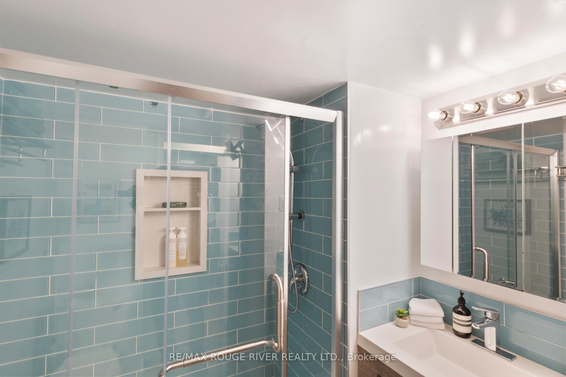2 Bedrooms Condo at 32 Massey, Toronto For sale