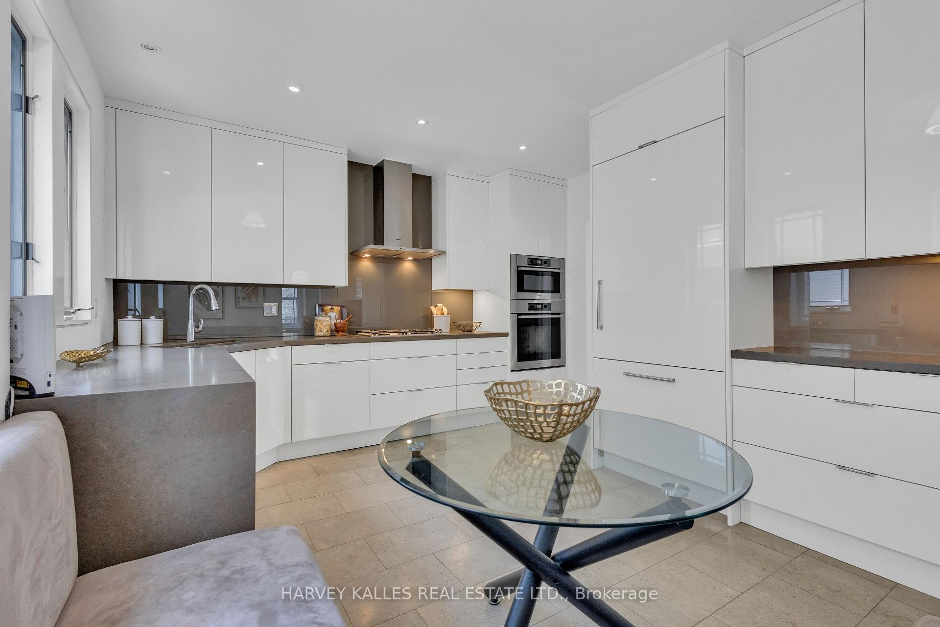 111 Strathallan Boulevard
