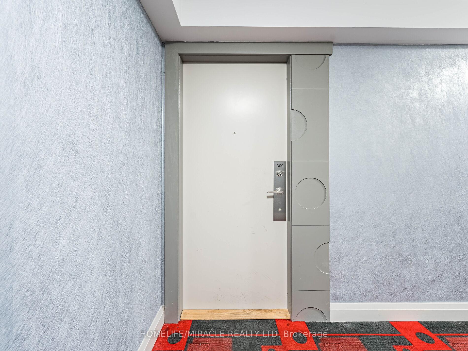 3 Bedrooms Condo at 30 Meadowglen, Toronto For sale