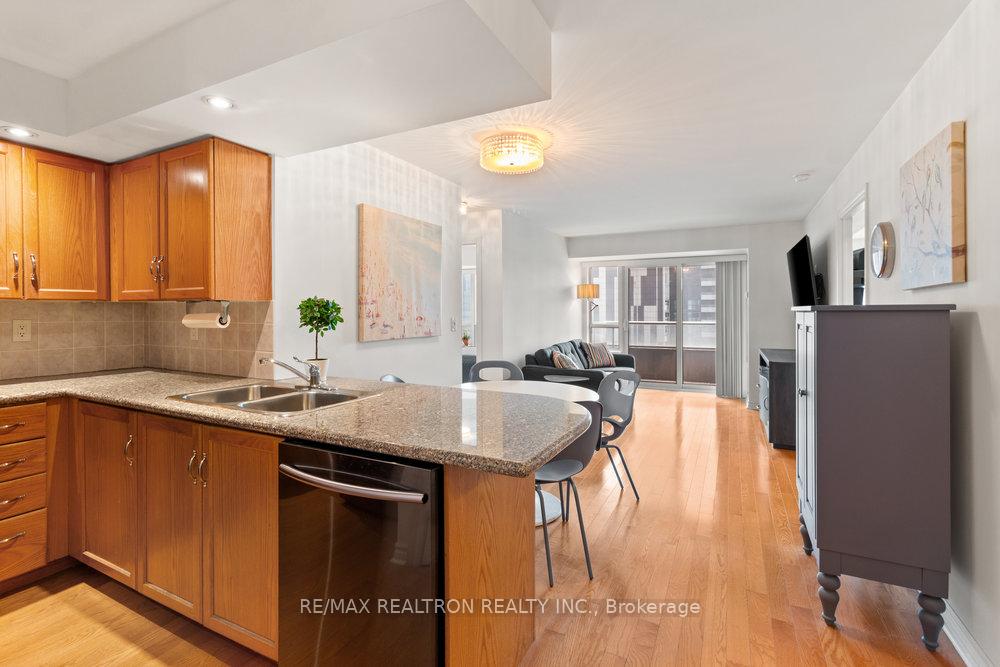 3 Bedrooms Condo at 250 Wellington, Toronto For sale