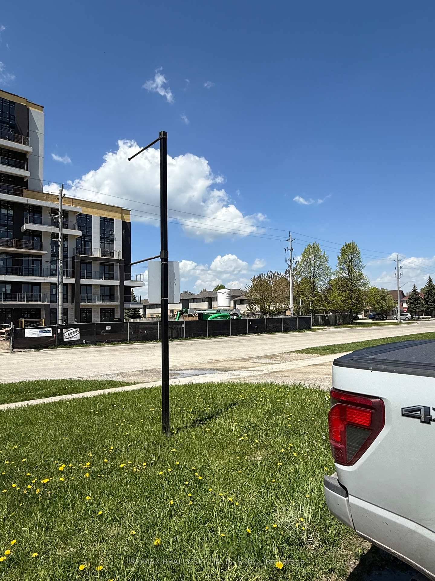 2 Bedrooms Condo at 461 Green, Hamilton For sale