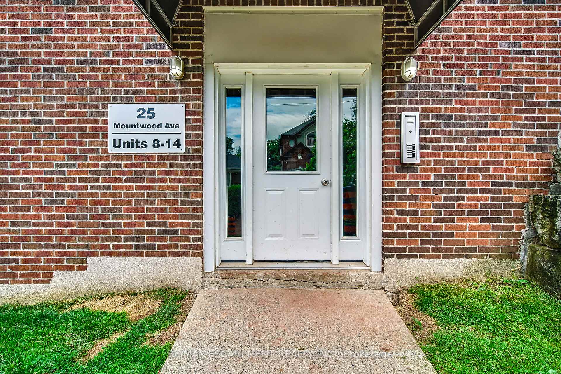2 Bedrooms Condo at 25 Mountwood, Hamilton For sale