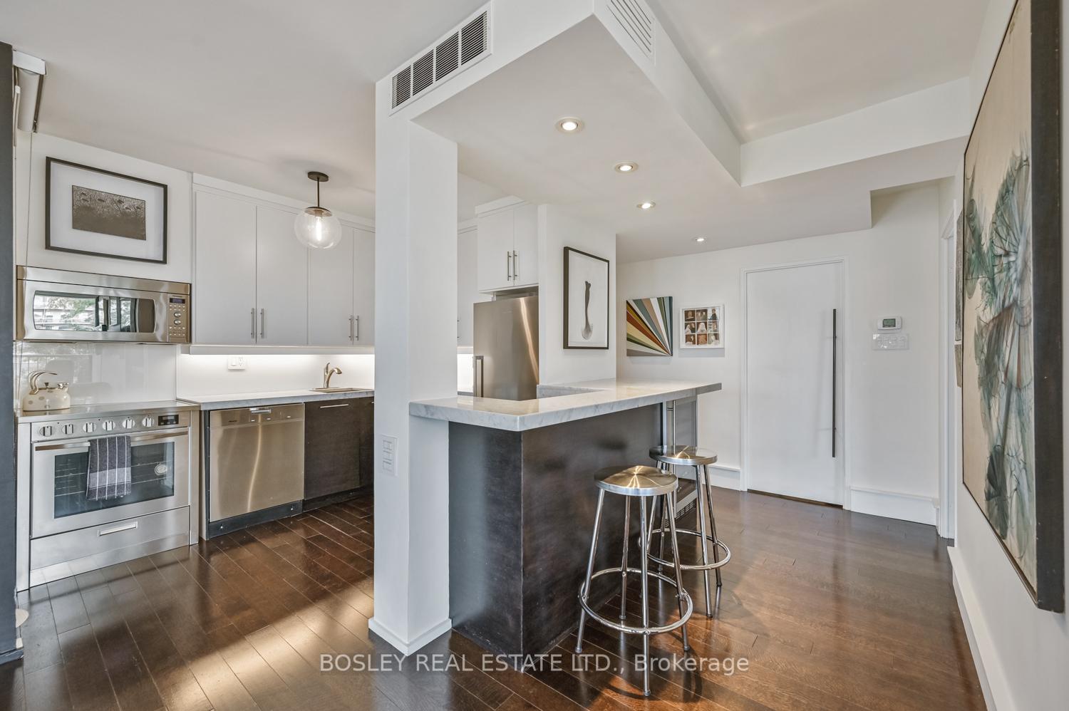 2 Bedrooms Condo at 190 St George, Toronto For sale