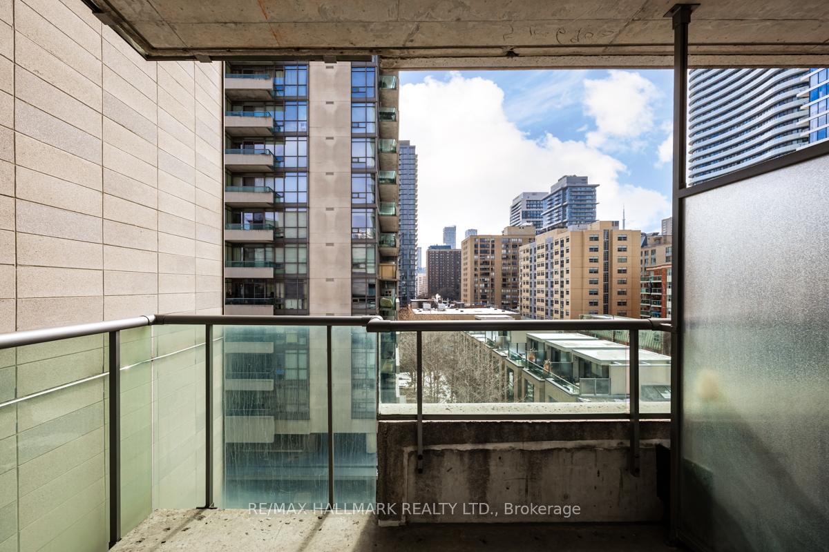 1 Bedroom Condo at 285 Mutual,  Toronto For sale