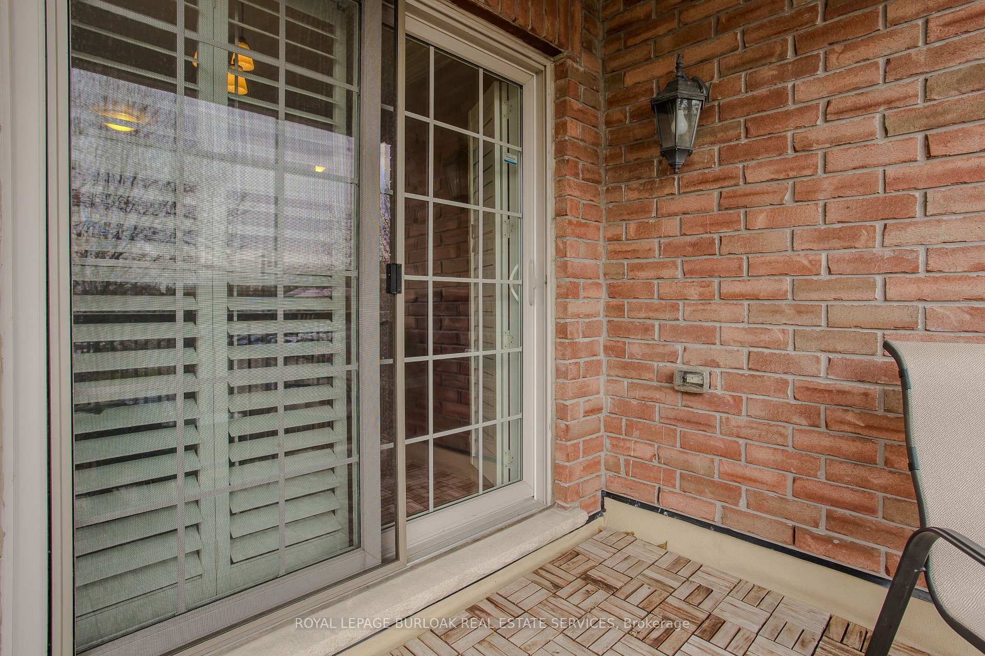 3 Bedrooms Condo at 1401 Plains, Burlington For sale