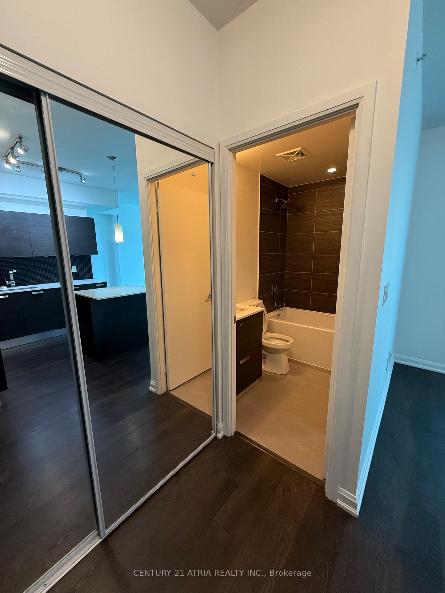 2 Bedrooms Condo at 11 Bogert, Toronto For sale