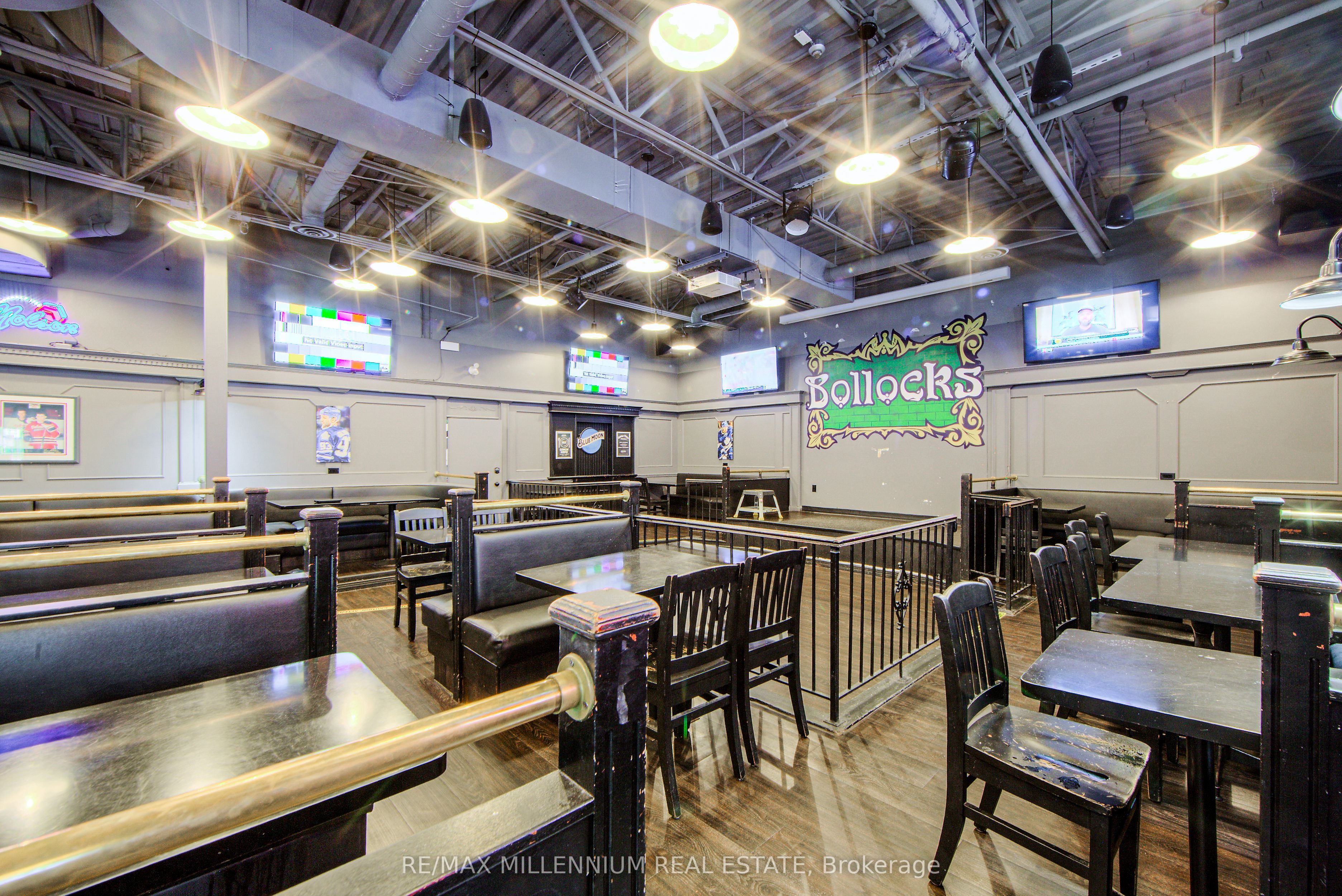 555 Rossland Road E
