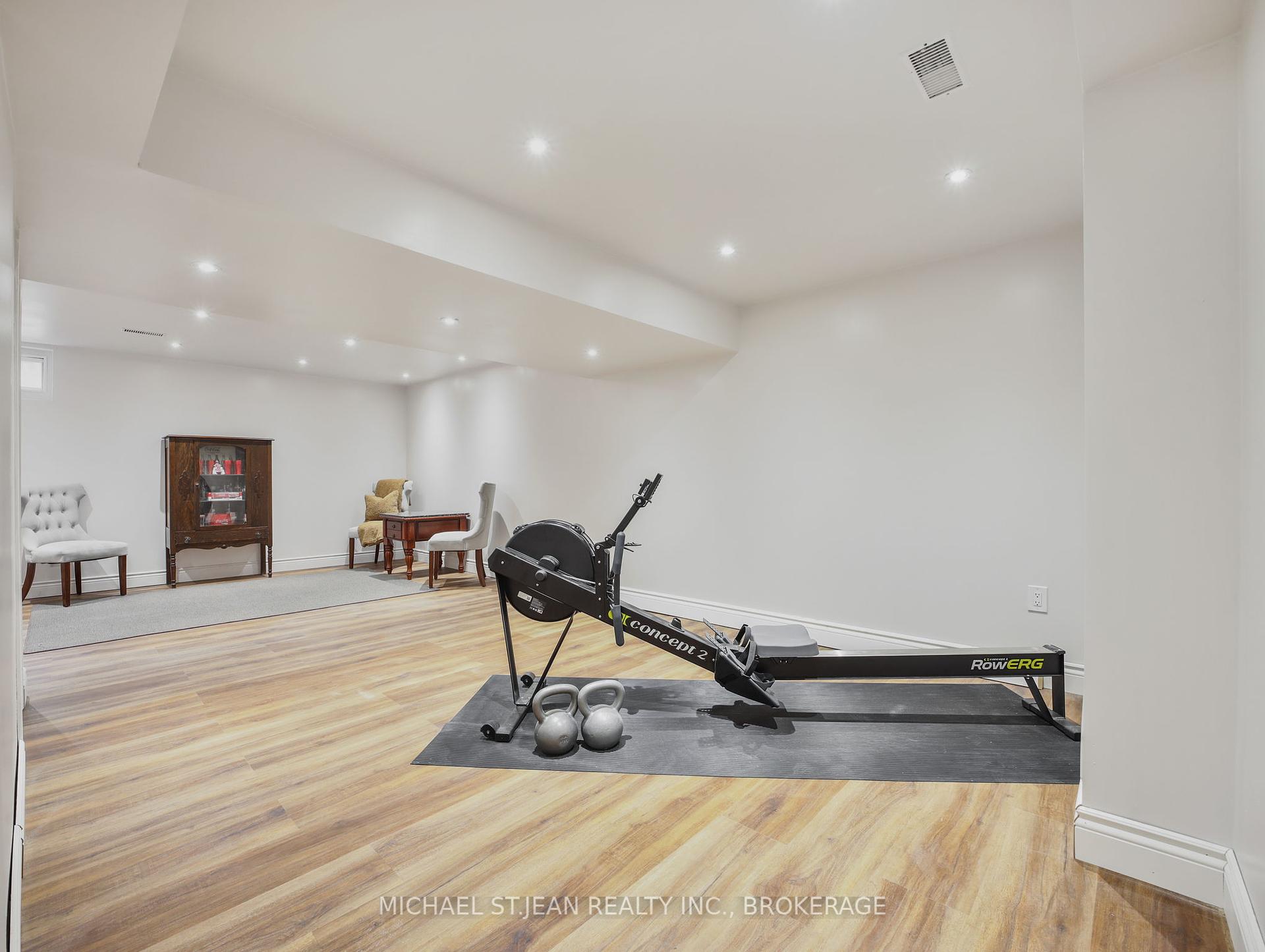 3 Bedrooms Condo at 1889 Upper Wentworth, Hamilton For sale