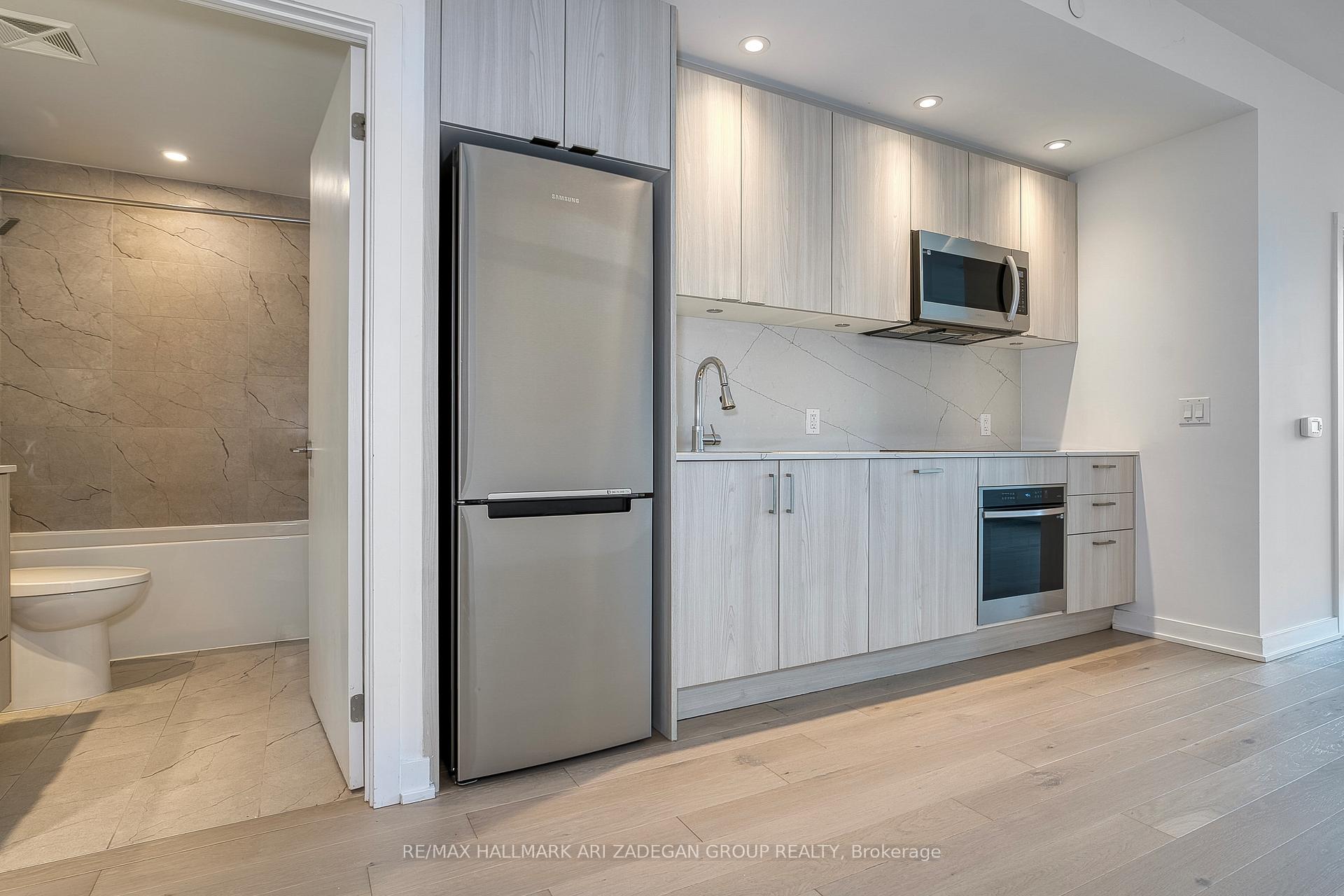 3 Bedrooms Condo at 1926 Lake Shore, Toronto For sale