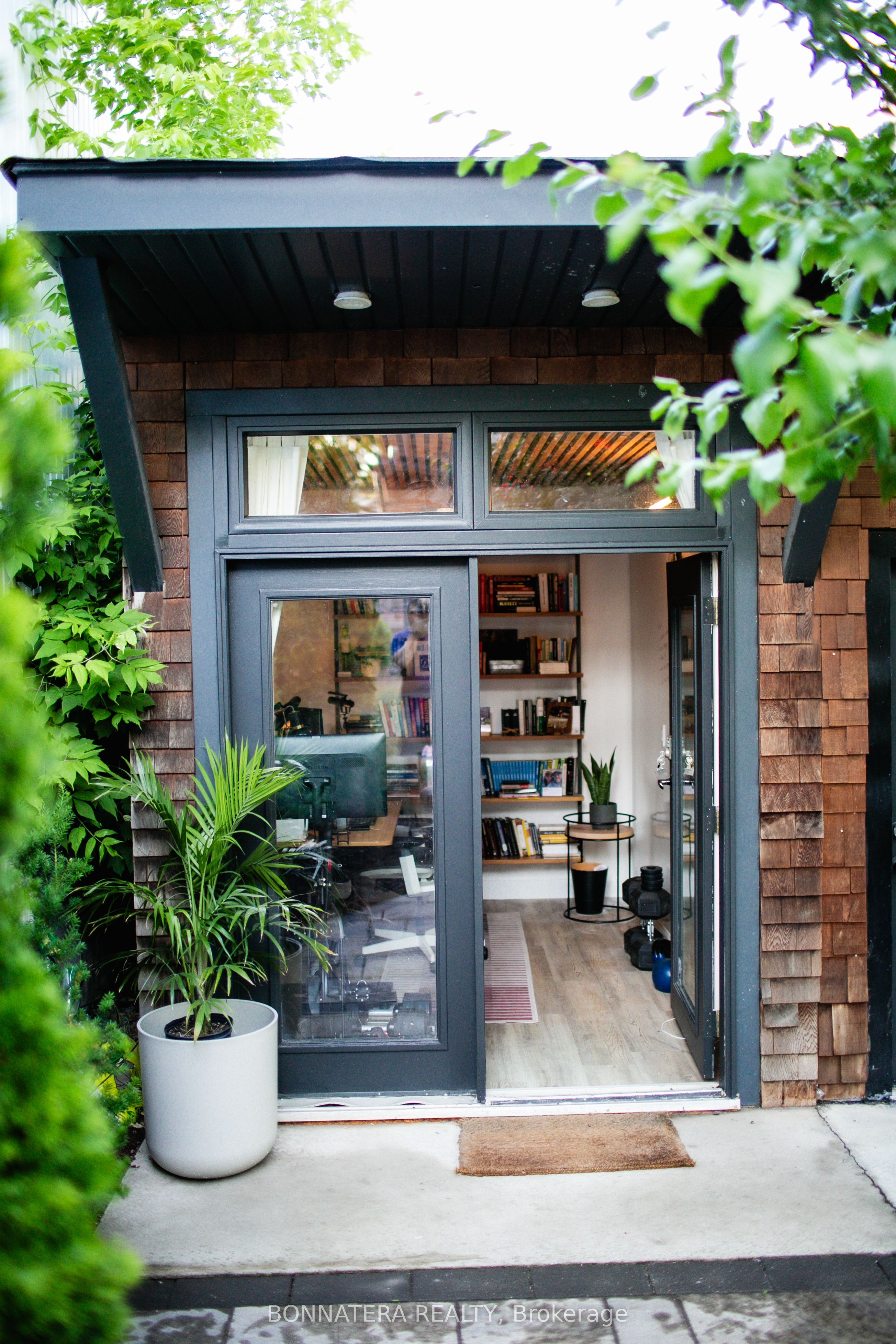 807 Indian Road