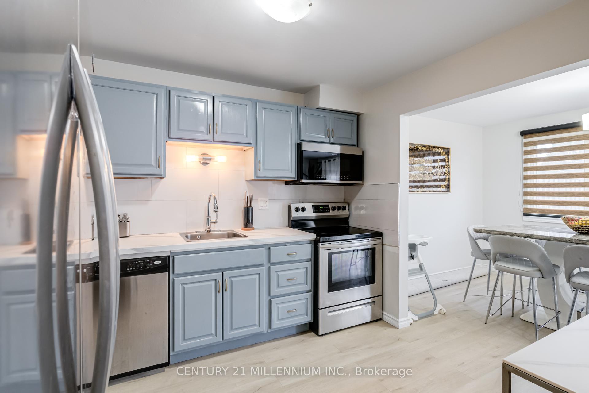3 Bedrooms Condo at 6797 Formentera, Mississauga For sale