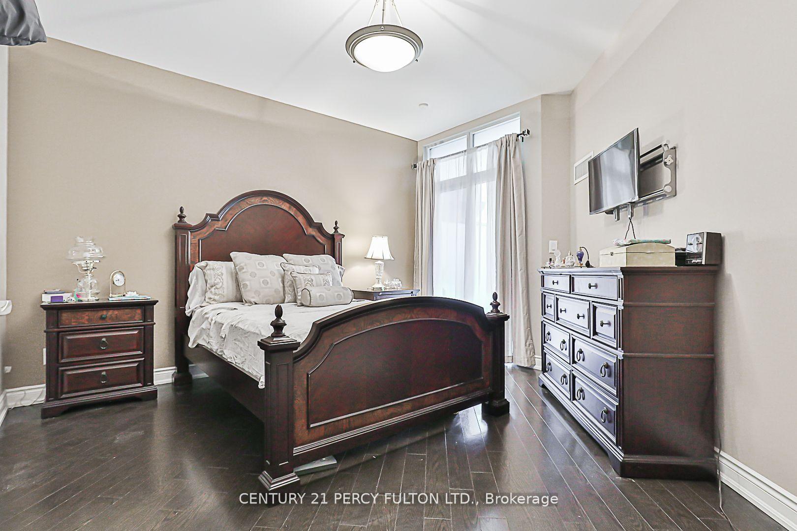 3 Bedrooms Condo at 10 Bloorview,  Toronto For sale