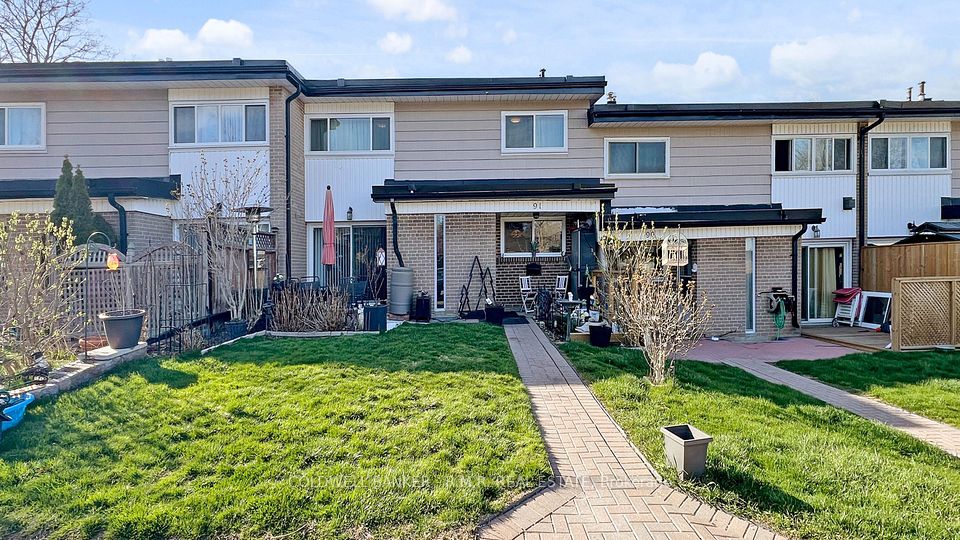 925 Bayly