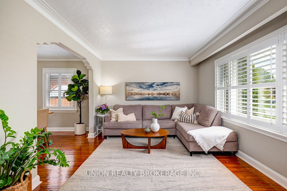 100 Lilian Drive, Toronto, ON M1R 3W5