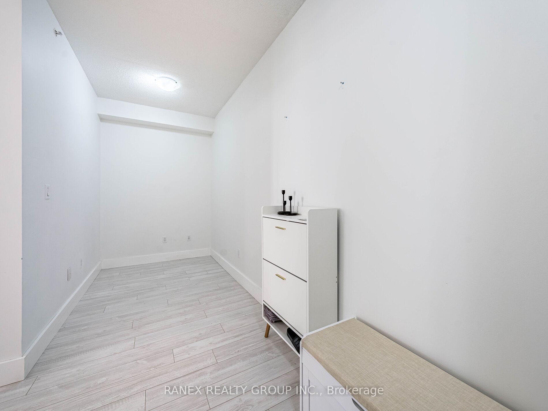 2 Bedrooms Condo at 5025 Four Springs, Mississauga For sale