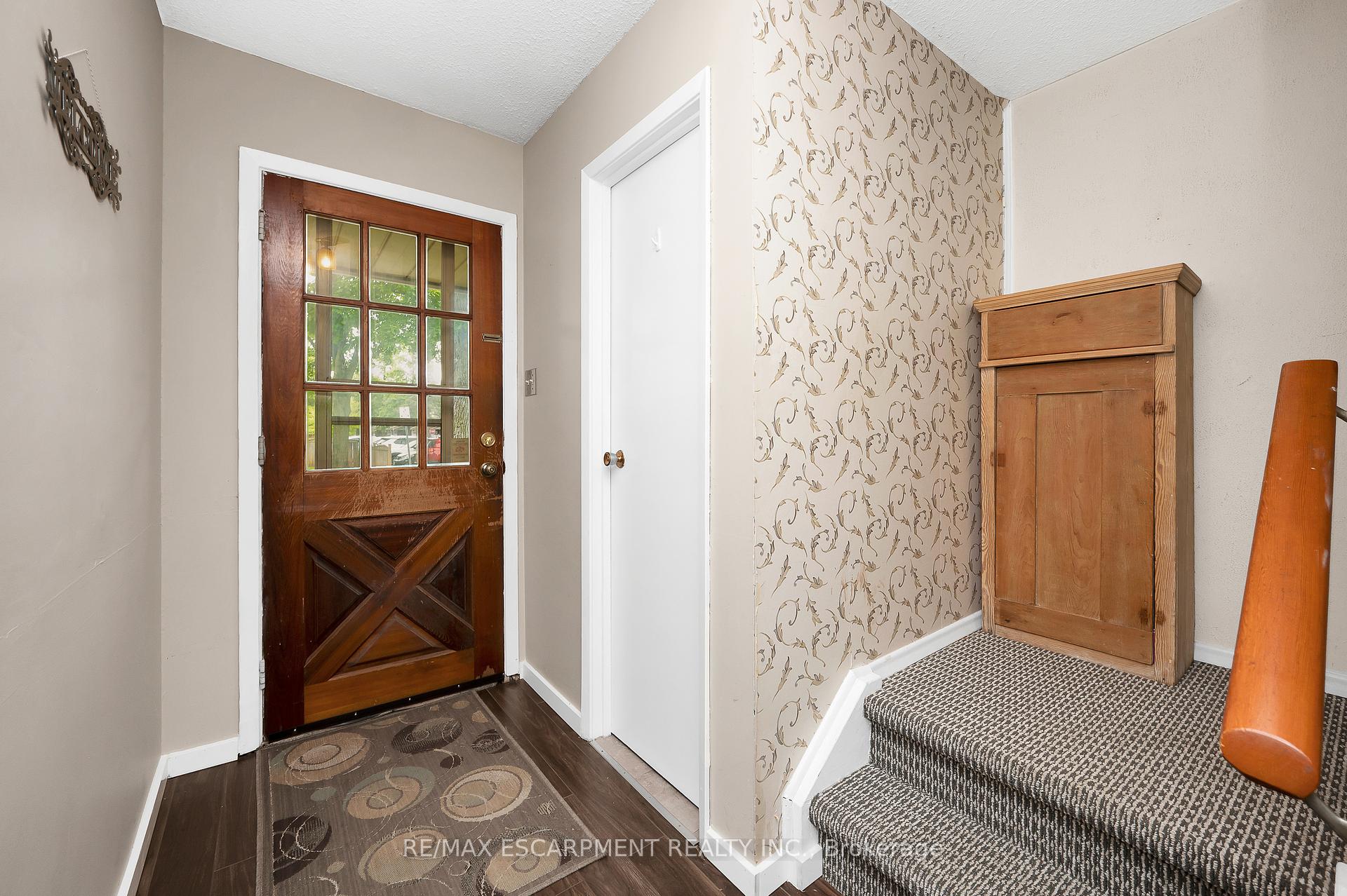 3 Bedrooms Condo at 5017 Pinedale, Burlington For sale