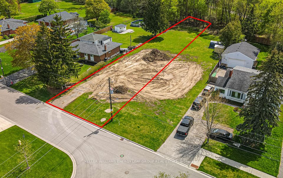 21 Eastwood Avenue, Oshawa, ON L1G 3Y5