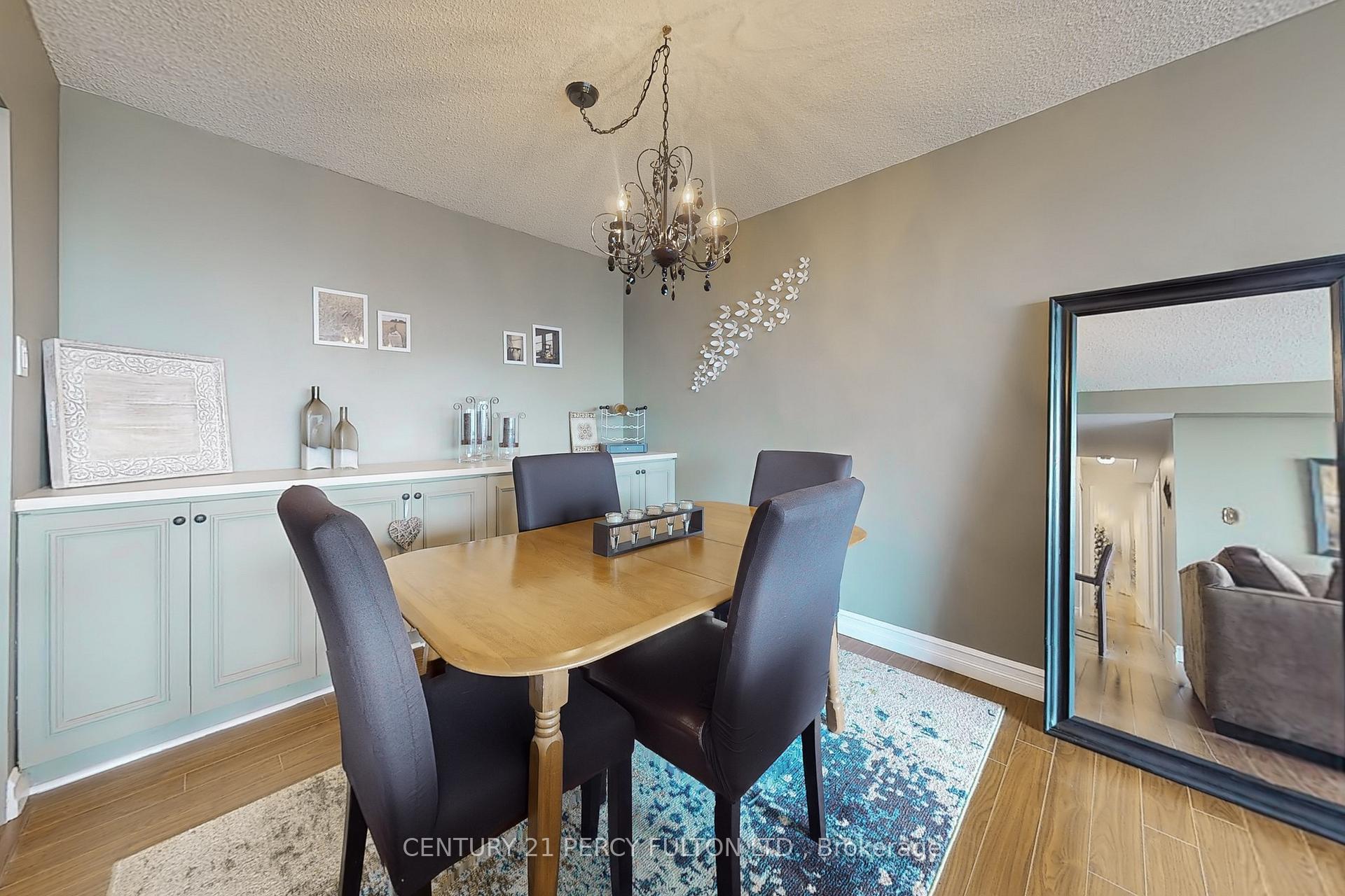 2 Bedrooms Condo at 40 Bay Mills, Toronto For sale