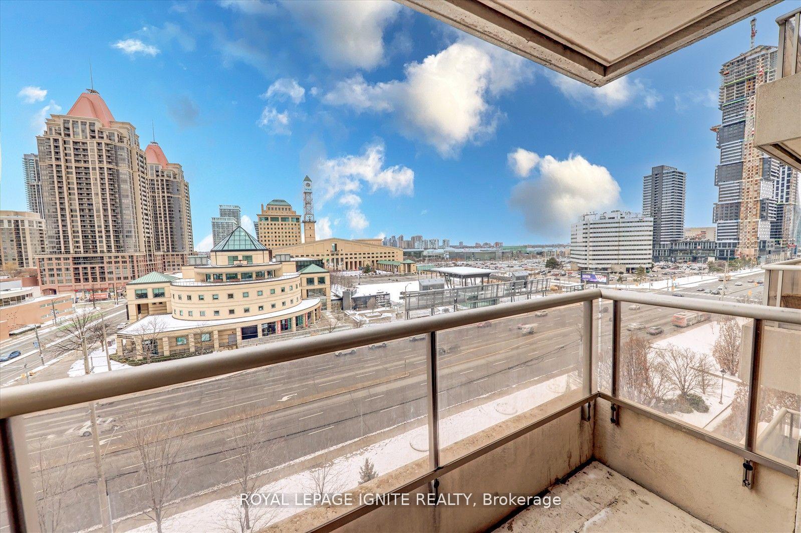 2 Bedrooms Condo at 310 Burnhamthorpe,  Mississauga For sale