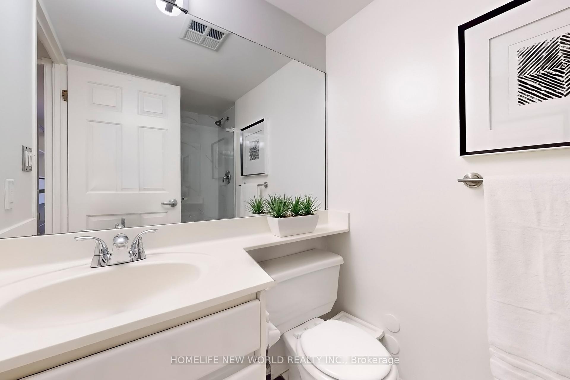 3 Bedrooms Condo at 7 Carlton, Toronto For sale