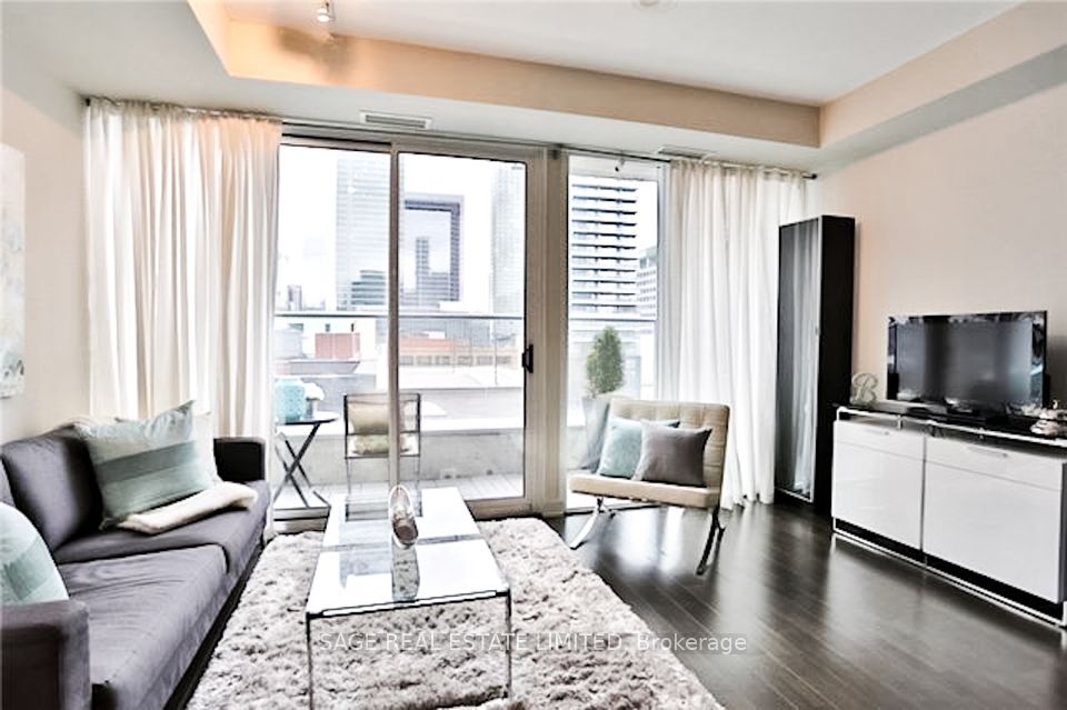 126 Simcoe Street