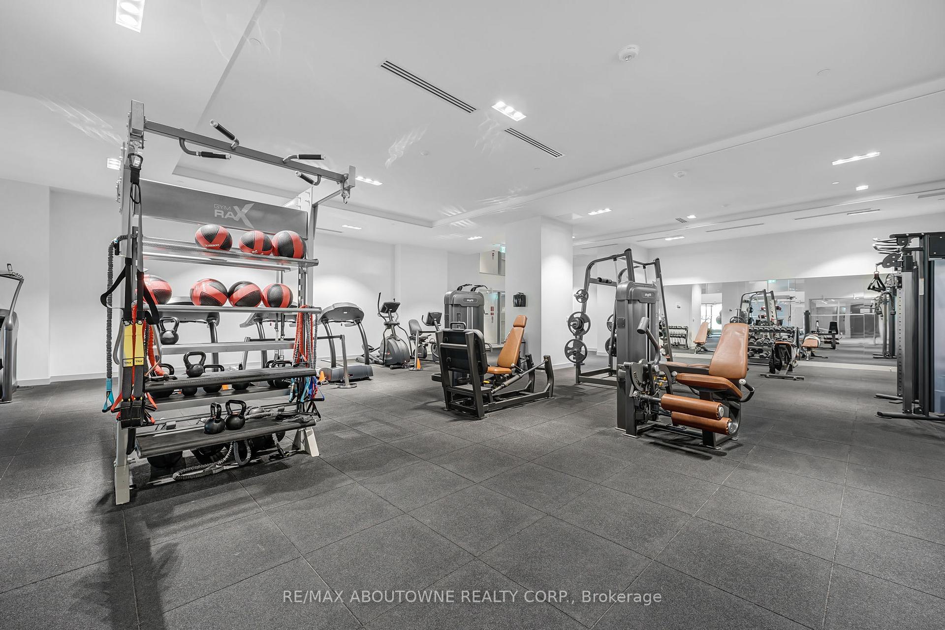 2 Bedrooms Condo at 3 Gloucester, Toronto For sale