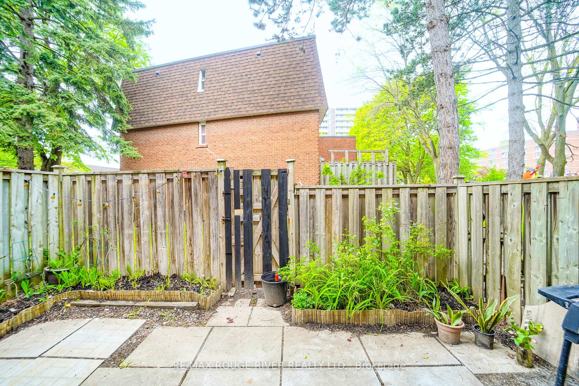 3 Bedrooms Condo at 100 Bridletowne, Toronto For sale
