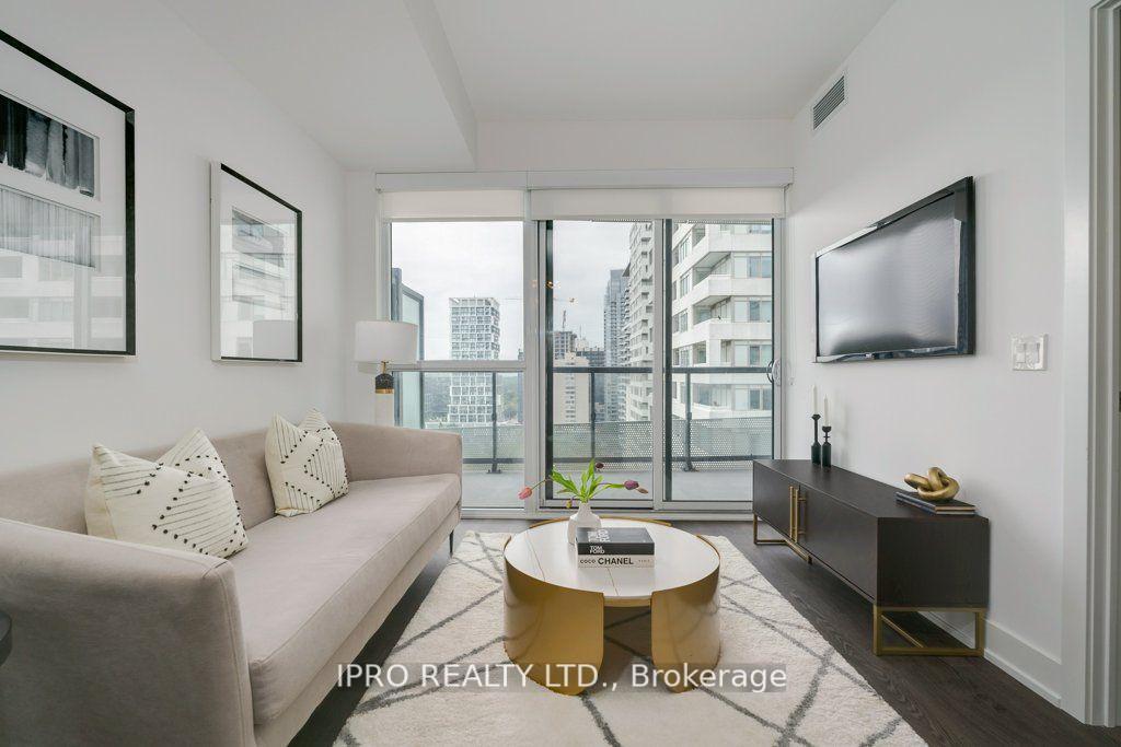 2 Bedrooms Condo at 11 Lillian, Toronto For sale