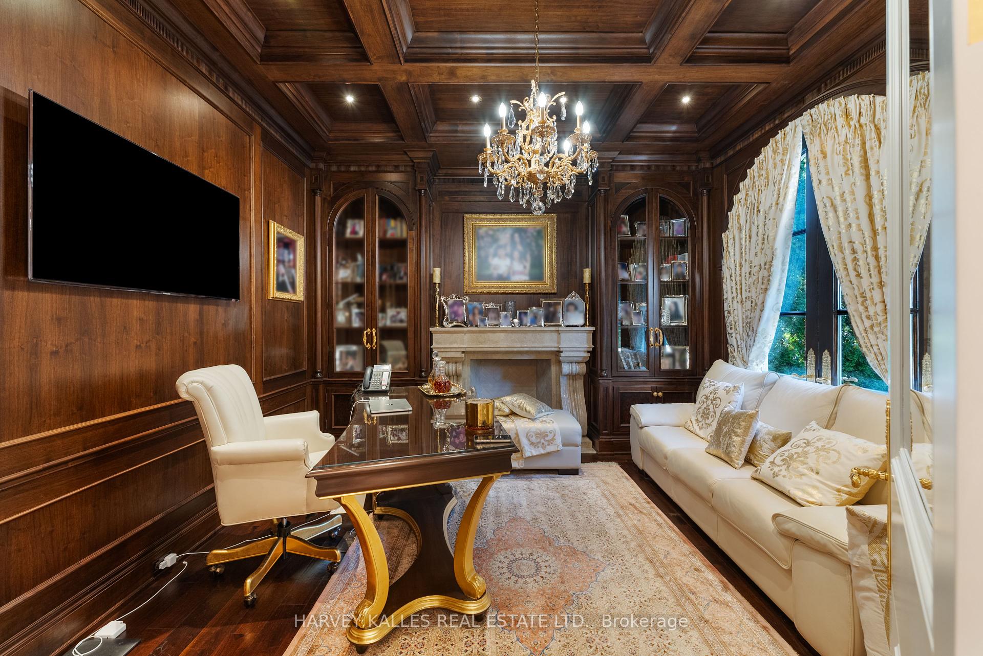 215 Strathallan Wood