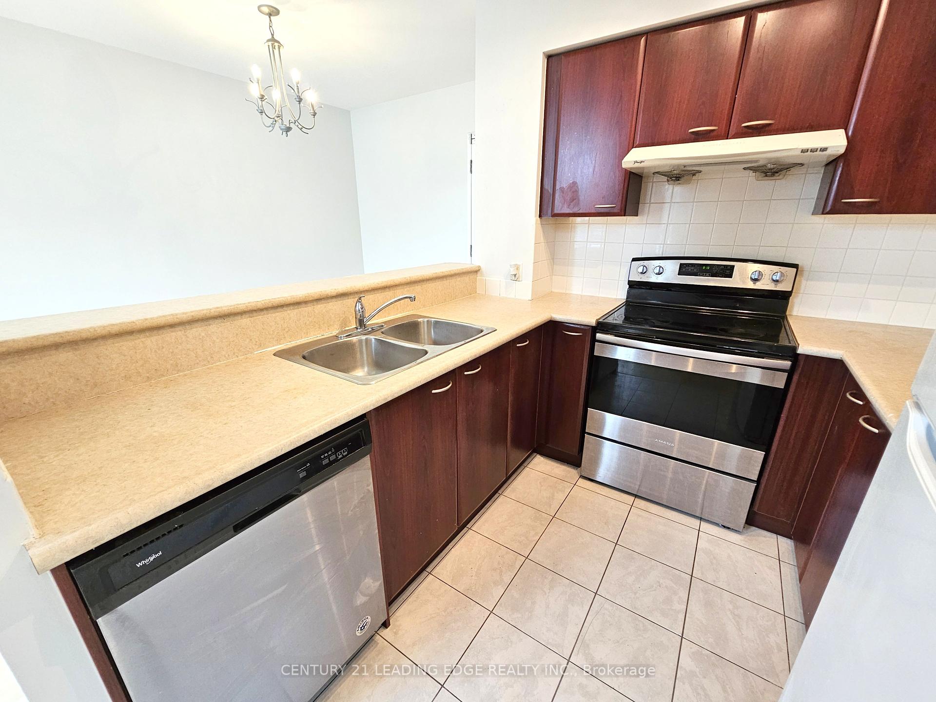 3 Bedrooms Condo at 38 Lee Centre, Toronto For sale