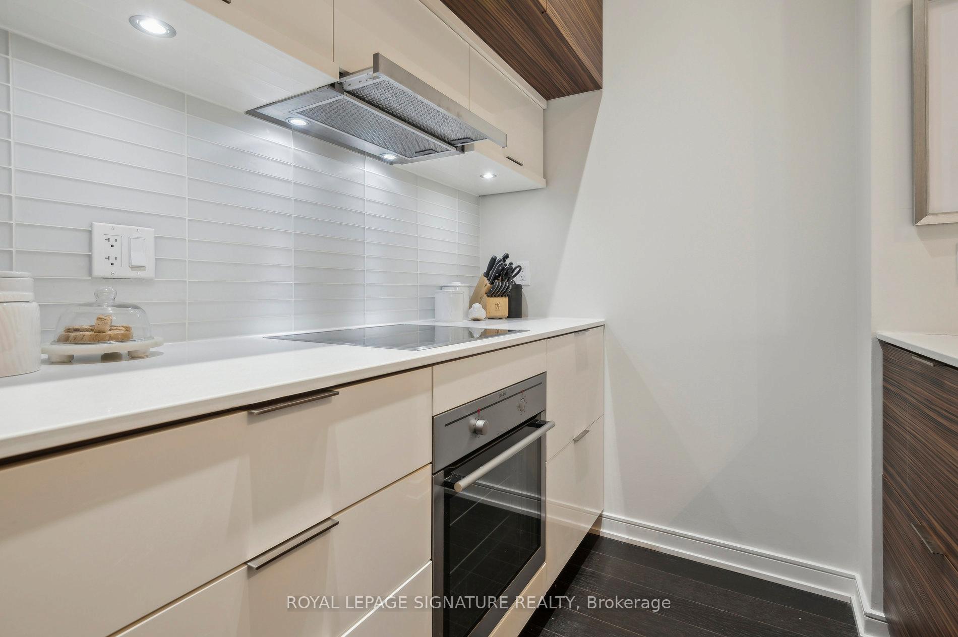 2 Bedrooms Condo at 88 Scott, Toronto For sale