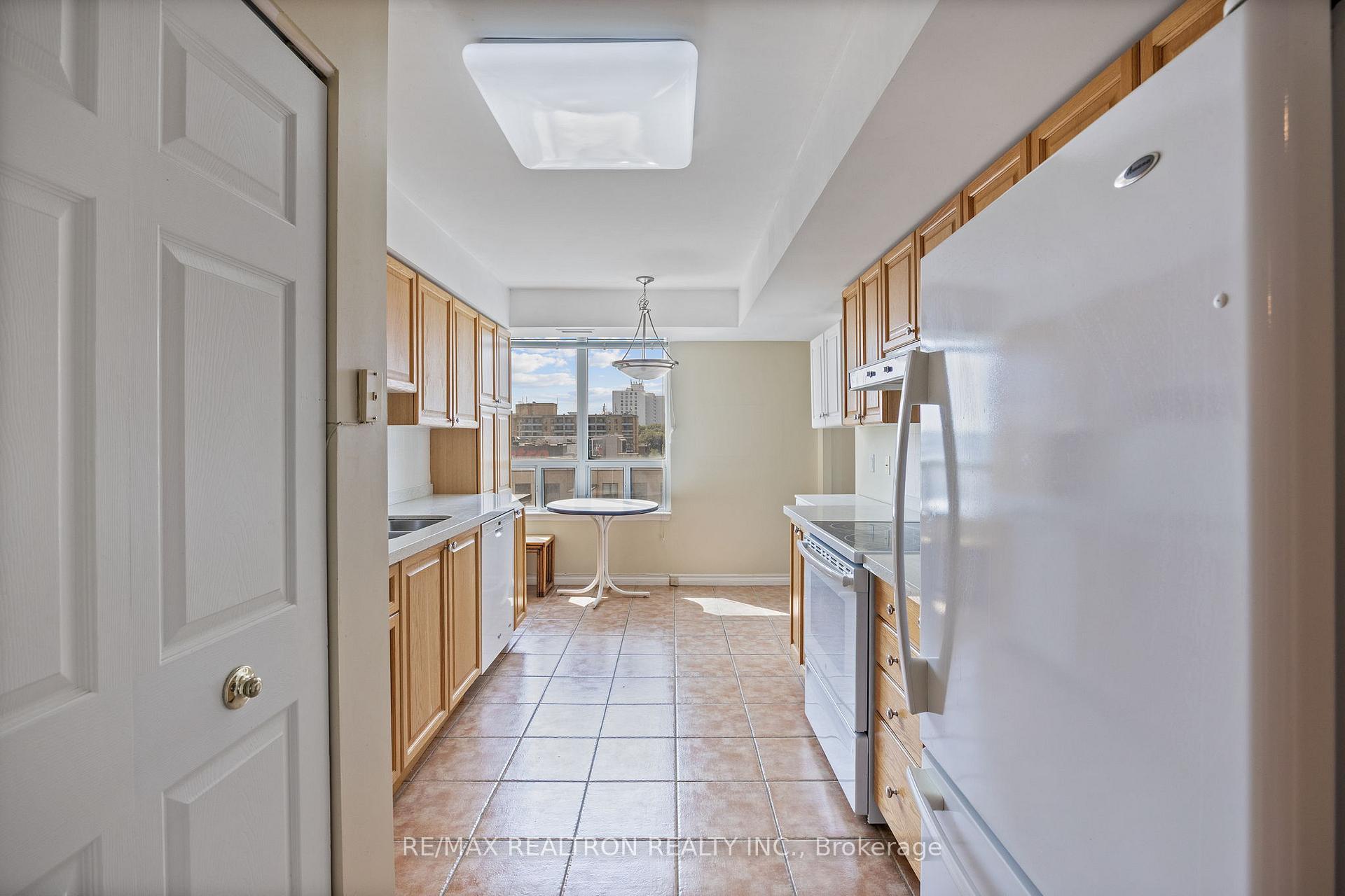 2 Bedrooms Condo at 8 Covington, Toronto For sale