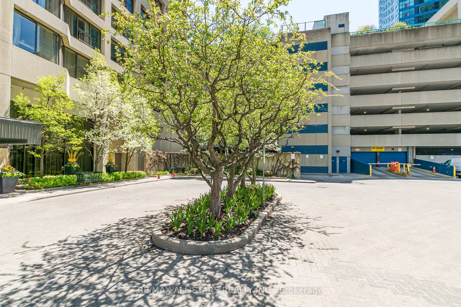 1 Bedroom Condo at 55 Harbour, Toronto For sale